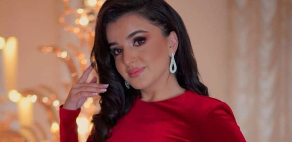 Məşhur xanəndə yeni doğulan oğlu ilə bayram süfrəsində - FOTO