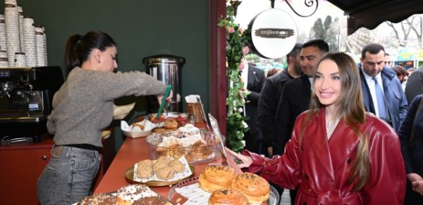 Alena Əliyeva Novruz yarmarkasında - FOTOLAR
