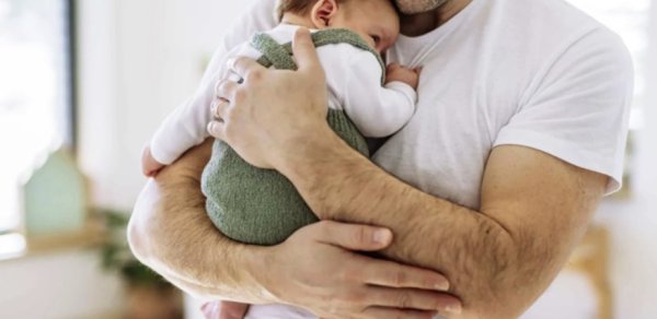 İşçiyə ödənişli atalıq məzuniyyəti verən işəgötürən nəyə əməl etməlidir?