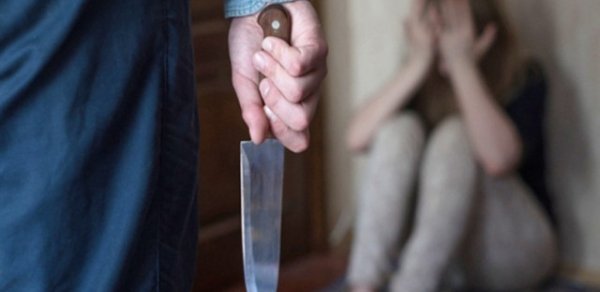 Əvvəlcə arvadını qətlə yetirdi, sonra intihar etdi