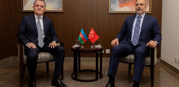 Ceyhun Bayramovla Hakan Fidan arasında Ər-Riyadda görüş keçirilib