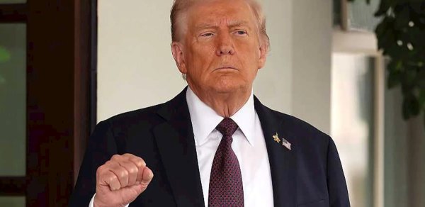 Tramp yüzillik qanunu 2 aylıq dayandırdı