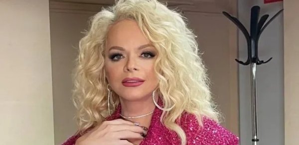 Tamaşaçılar Larisa Dolinanı görüb, konserti tərk etdilər