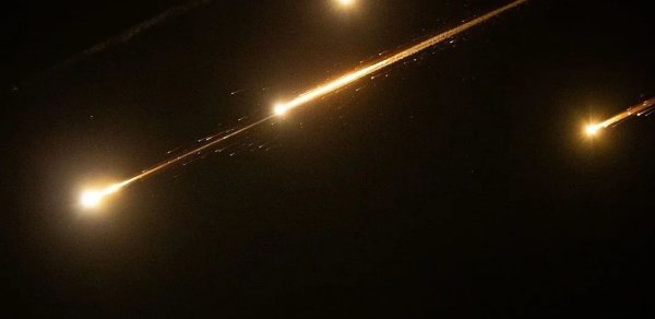 KİV: İran İsraildəki elektrik stansiyasına və neft emalı zavoduna zərbələr endirib