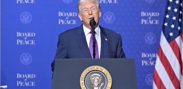 Ukrayna İranla bağlı vəziyyətdə ABŞ-a kömək etmədi - Tramp