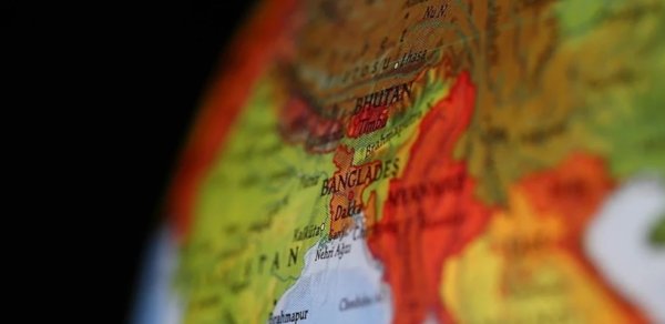 Banqladeşdə dəhşətli qəza: avtobusla qatar toqquşdu