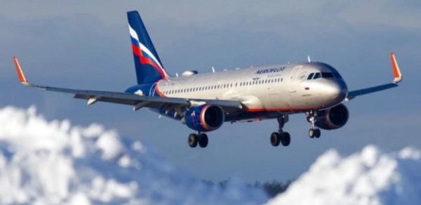 Moskvadan Bakıya uçan təyyarə quşlarla toqquşub qayıtdı