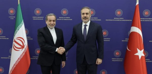 Abbas Əraqçi və Hakan Fidan Yaxın Şərqdəki vəziyyəti müzakirə ediblər