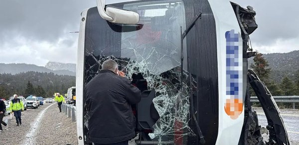 Konyada avtobus aşdı, 15 nəfər xəsarət aldı