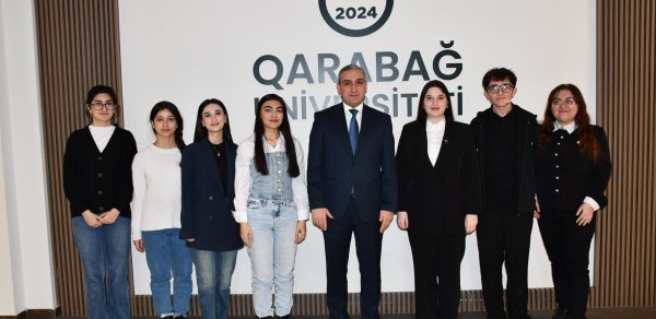 Qarabağ Universitetinin beynəlxalq müsabiqələrdə iştirak edəcək komandaları ilə görüş keçirilib - FOTOLAR