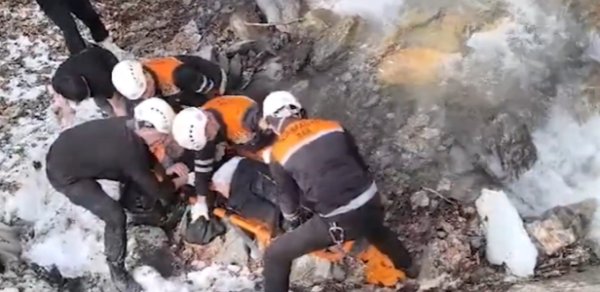 Qəbələdə 50 yaşlı kişi dağda yıxılaraq xəsarət aldı - VİDEO