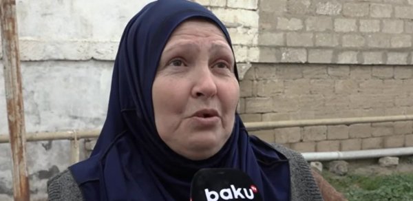 "Deyir ki, sizə göz verib işıq verməyəcəyəm" - Bibi və qardaşı qızı arasında ev davası - VİDEO