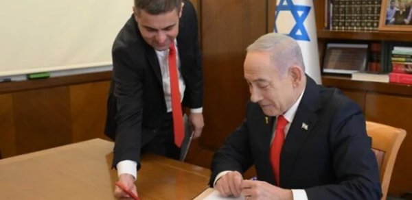 Netanyahunun mətbuat katibi istefa verir
