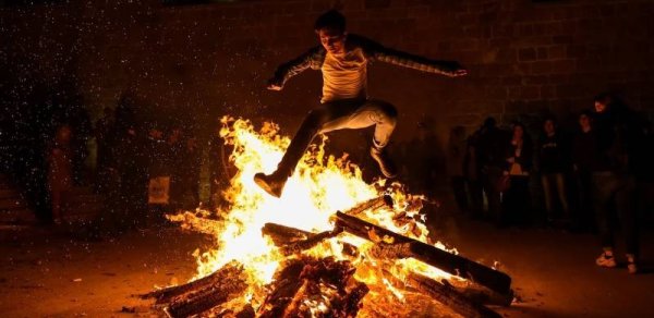 Qəbələdə odun üstünə düşən 62 yaşlı kişi yanaraq ölüb