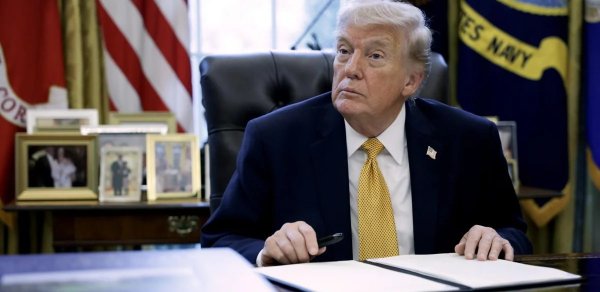 Tramp ABŞ-də silah istehsalının sürətləndirilməsini əmr etdi