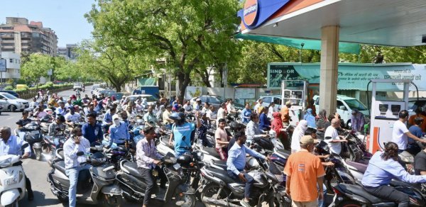 Hörmüz boğazı gərginliyi: Hindistanda yanacaq çatışmazlığı hiss olunur