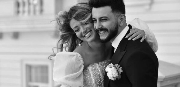 Məşhur cütlüyün övladı dünyaya gəldi - FOTO