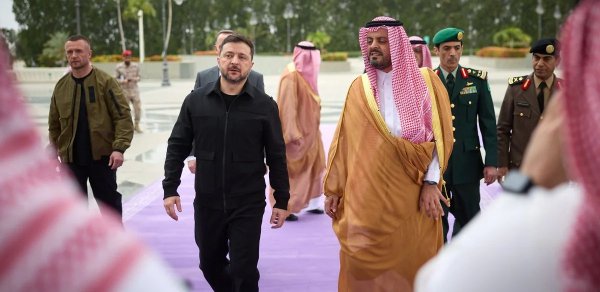 Zelenski Səudiyyə Ərəbistanına səfər edib