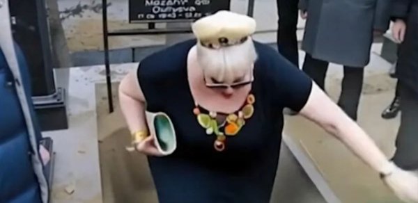 Sosial şəbəkələrdə təhlükəli trend: Ölülər "dirildilir", görüntüləri satılır - VİDEO