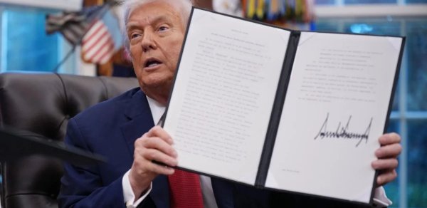 Donald Trampın imzası ABŞ dollarının üzərində yerləşdiriləcək