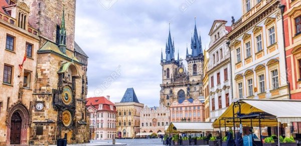 Praqada Rus Evi hücuma məruz qalıb