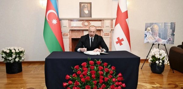 İlham Əliyev Gürcüstanın Azərbaycandakı səfirliyində olub, başsağlığı verib