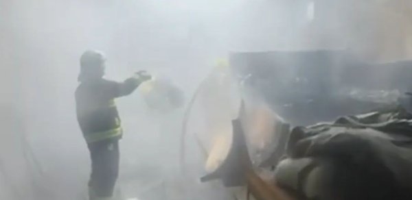 Sumqayıtda mebel sexində yanğın - Video