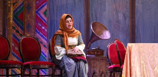 Gülüstan Əliyeva "Sənəm" obrazında səhnəyə çıxdı - FOTOLAR