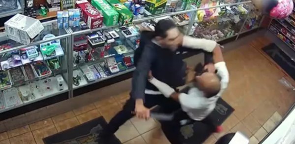 30 yaşlı kişi mağazada bıçaqlandı