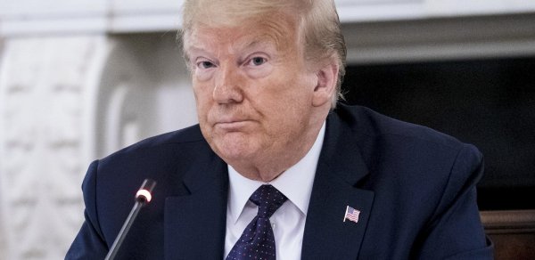 Tramp ABŞ-ı NATO-dan çıxara bilər