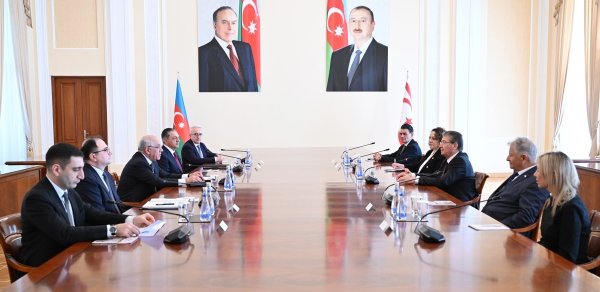 Əli Əsədov Şimali Kiprin Baş naziri ilə görüşdü
