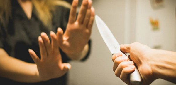 Bakıda ər-arvad bıçaqlandı - 18 yaşlı övladları tutuldu