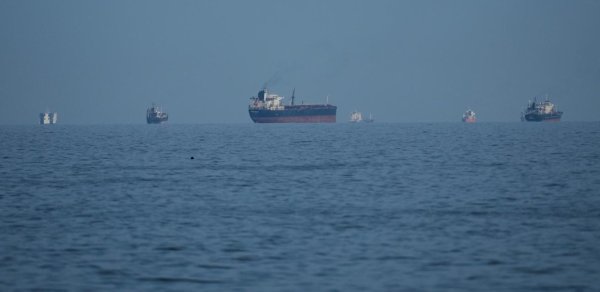 Hörmüz Boğazında qalan türk gəmilərinin vəziyyəti açıqlanıb