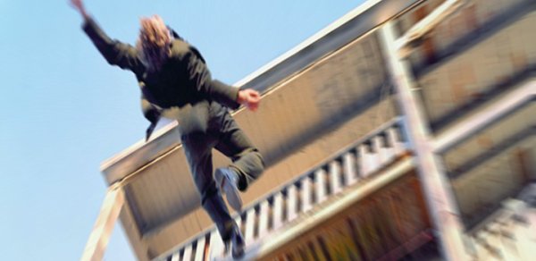 Üçüncü mərtəbədən yıxılan yeniyetmə 3 gün sonra öldü