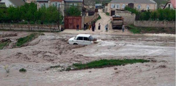 Dağıstanda sel gəlib, evləri su basıb