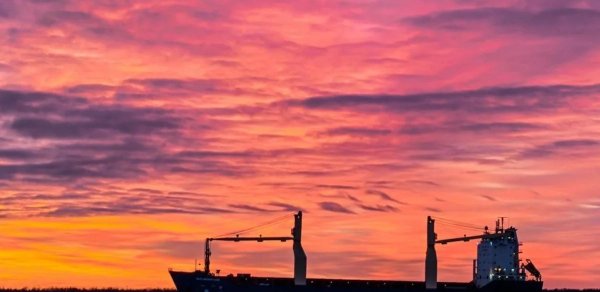 Azov dənizində yük gəmisinə PUA hücumu nəticəsində iki nəfər həlak olub