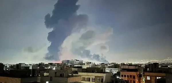 Şirazda neft-kimya kompleksinə zərbələr endirilib