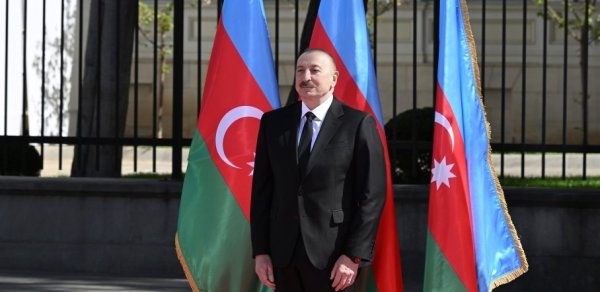 Prezidentin sosial şəbəkə hesablarında Gürcüstana dövlət səfəri ilə bağlı paylaşım olunub