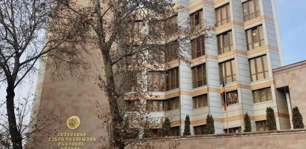 Ermənistan İqtisadiyyat Nazirliyində atəş açılıb: Yaralanan var