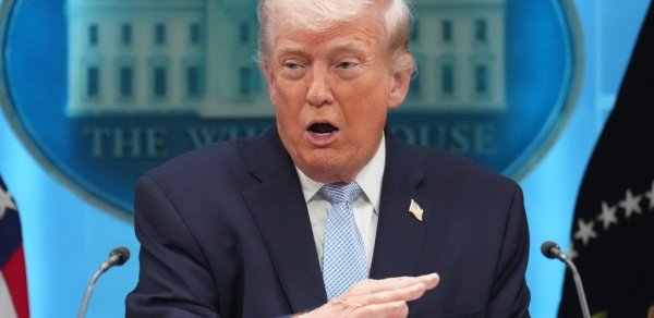 Tramp: ABŞ Hörmüz boğazından keçid üçün ödəniş tətbiq edə bilər