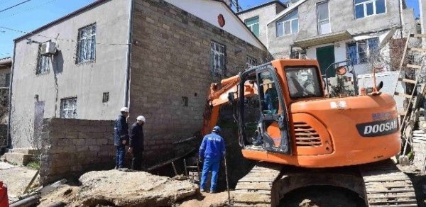Bakıda 3 min ev su kollektorunun üzərində tikilib