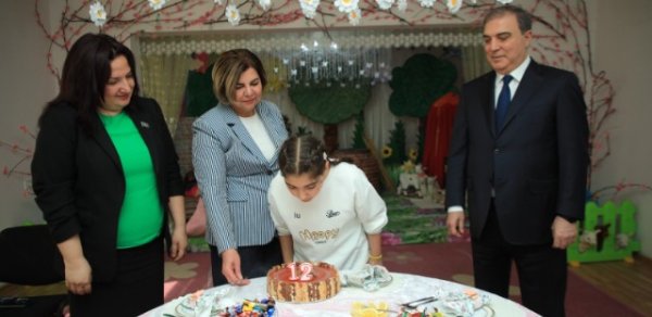 Niyazi Bayramov uşaq evinin sakinini ad gününü təbrik etdi - FOTOLAR