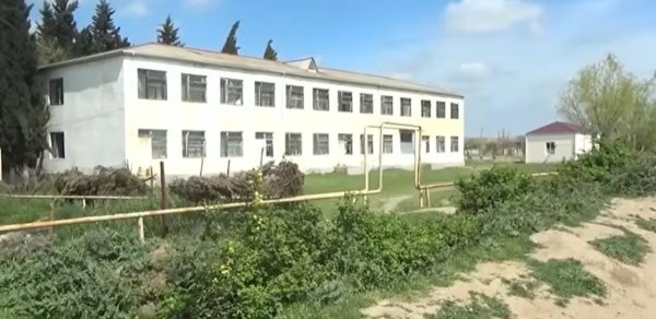 Biləsuvarda məktəblərin birləşdirilməsi ciddi narazılıq yaratdı - VİDEO