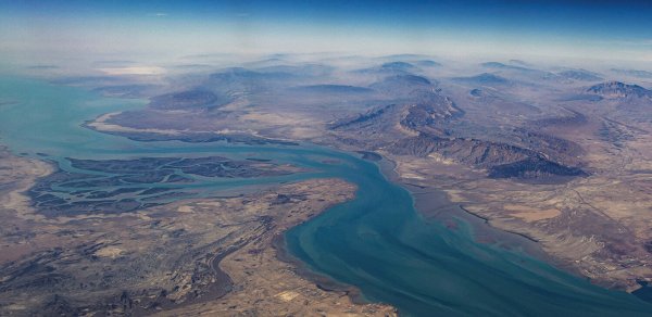 İran və Oman Hörmüzdən keçid üçün ödəniş alacaq