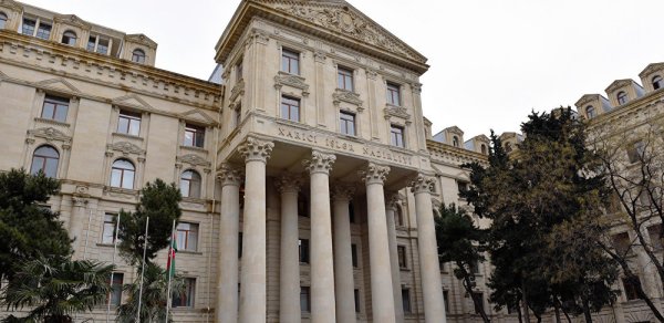 Rəsmi Bakı ABŞ və İran arasında elan edilmiş atəşkəsi alqışlayır