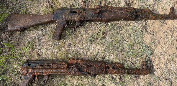 Su kanalından odlu silahlar tapıldı