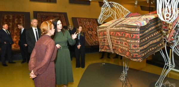 Baş nazir Milli Xalça Muzeyində - FOTOLAR