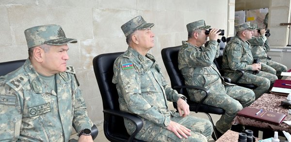 Zakir Həsənov döyüş atışlı taktiki təlimin gedişatını yoxladı - FOTOLAR