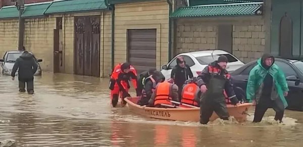 Rusiya FHN: Dağıstanda 760-dan çox ev su altındadır