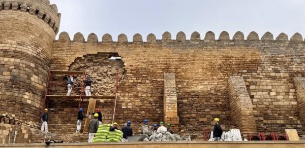 İçərişəhər Qala divarının dağılan hissəsində təcili tədbirləri görüləcək